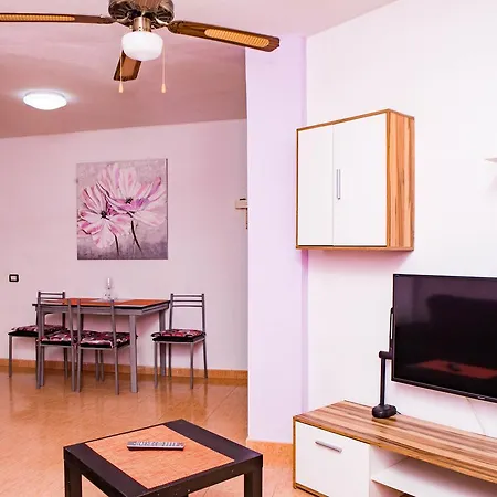 Cozy In Los Cristianos Apartment